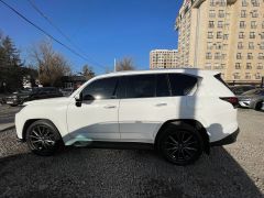 Photo of the vehicle Lexus LX