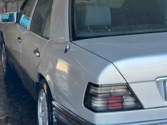 Сүрөт унаа Mercedes-Benz W124