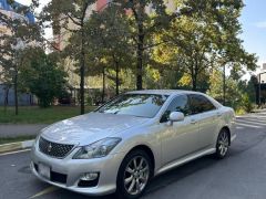 Photo of the vehicle Toyota Crown