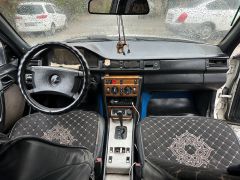 Photo of the vehicle Mercedes-Benz W124