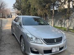 Photo of the vehicle Toyota Crown