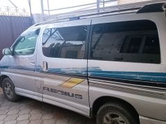 Сүрөт унаа Toyota HiAce