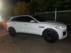 Photo of the vehicle Jaguar F-Pace