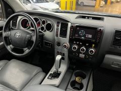 Фото авто Toyota Sequoia