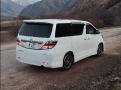 Photo of the vehicle Toyota Alphard