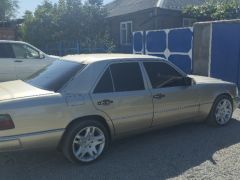 Сүрөт унаа Mercedes-Benz W124