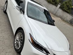 Photo of the vehicle Lexus ES