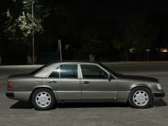 Сүрөт унаа Mercedes-Benz W124