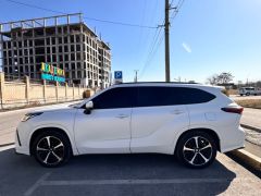 Photo of the vehicle Toyota Crown Kluger