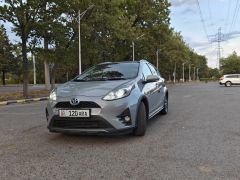 Сүрөт унаа Toyota Prius c