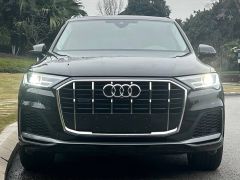 Photo of the vehicle Audi Q7