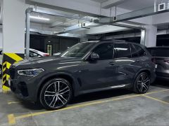 Photo of the vehicle BMW X5