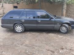 Сүрөт унаа Mercedes-Benz W124