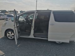 Сүрөт унаа Toyota Alphard