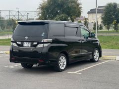 Photo of the vehicle Toyota Vellfire