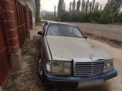 Сүрөт унаа Mercedes-Benz W124