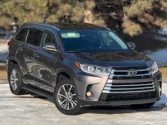 Photo of the vehicle Toyota Highlander