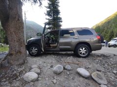 Photo of the vehicle Toyota Sequoia