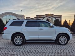 Photo of the vehicle Toyota Sequoia