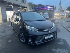 Фото авто Toyota Sienna