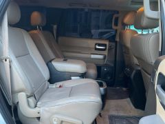 Photo of the vehicle Toyota Sequoia