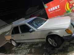 Сүрөт унаа Mercedes-Benz W124