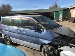 Сүрөт унаа Nissan Serena