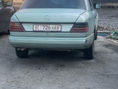 Сүрөт унаа Mercedes-Benz W124