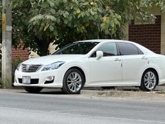 Photo of the vehicle Toyota Crown