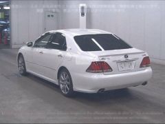 Photo of the vehicle Toyota Crown