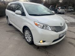 Photo of the vehicle Toyota Sienna