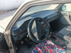 Сүрөт унаа Mercedes-Benz W124