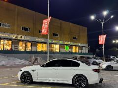 Photo of the vehicle BMW M5