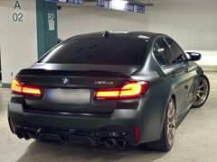 Photo of the vehicle BMW M5