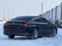 Photo of the vehicle Lexus ES