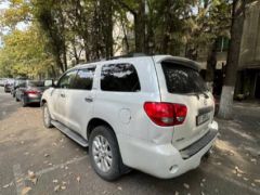 Сүрөт унаа Toyota Sequoia