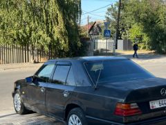 Сүрөт унаа Mercedes-Benz W124