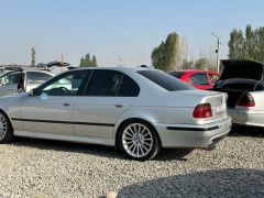 Photo of the vehicle BMW 5 Series