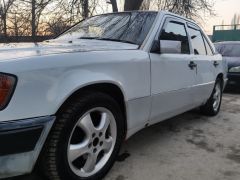 Сүрөт унаа Mercedes-Benz W124