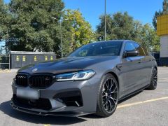 Photo of the vehicle BMW M5