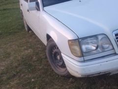 Сүрөт унаа Mercedes-Benz W124