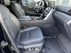 Photo of the vehicle Lexus LX