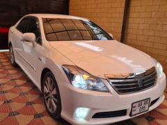 Photo of the vehicle Toyota Crown