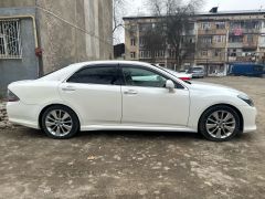 Photo of the vehicle Toyota Crown