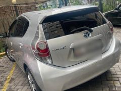 Сүрөт унаа Toyota Prius c