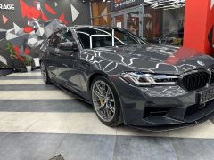 Photo of the vehicle BMW M5