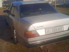 Сүрөт унаа Mercedes-Benz W124