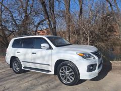 Photo of the vehicle Lexus LX