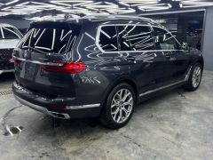 Photo of the vehicle BMW X7