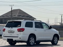 Сүрөт унаа Toyota Sequoia